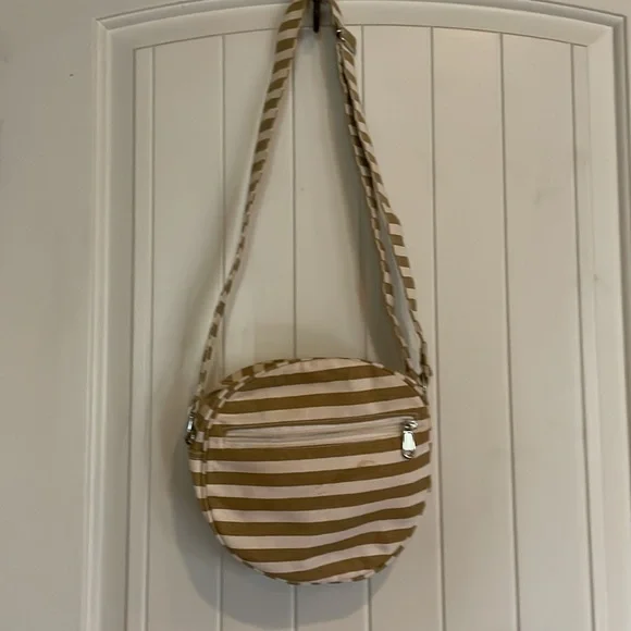 Sun N Sand accessories tan/white stripped purse with Pineapple design - Picture 4 of 6